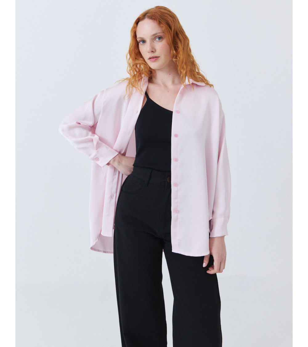 CAMISA SATINADA FIT OVERSIZE CON CUELLO SOLAPA | MULAYA