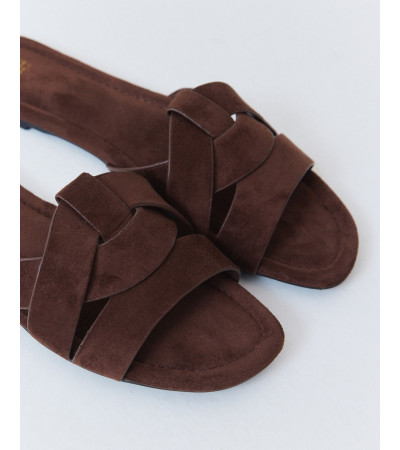 SANDALIA PLANA ANTE CRUZADA SUELA GOMA | MULAYA