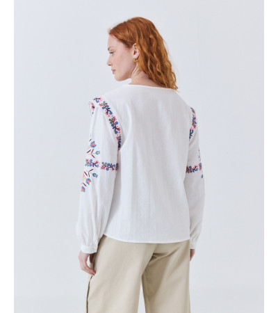 BLUSA DETALLE BORDADO Y VOLANTES EN HOMBROS | MULAYA