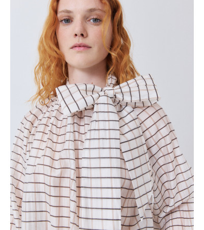 BLUSA DE CUELLO ALTO CON LAZADA Y PUÑOS DE BOTONES | MULAYA