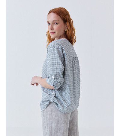 CAMISA ESTAMPADA DE CUADROS CON CUELLO V | MULAYA