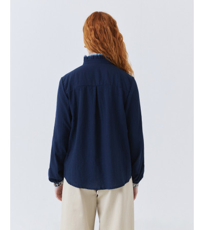 CAMISA CON BORDADOS ÉTNICOS Y CUELLO MAO | MULAYA