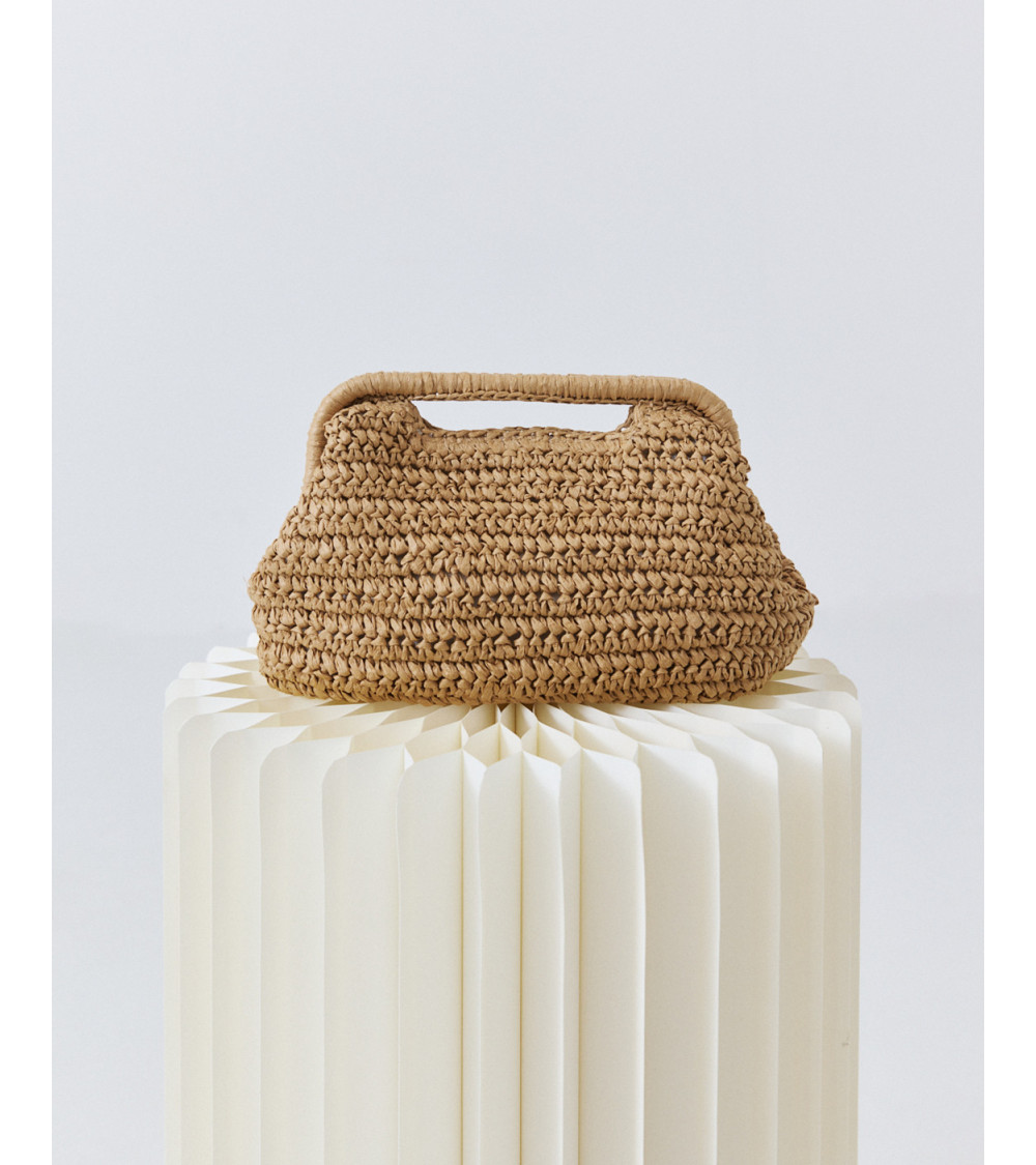 BOLSO DE PAJA TRENZADA CON CADENA DORADA | MULAYA