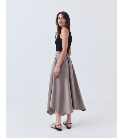 FALDA MIDI SATINADA ASIMÉTRICA CON CINTURA ELÁSTICA | MULAYA