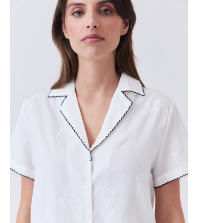 Camisa Manga Corta con Vivo a Contraste y Bordados | MULAYA