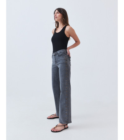 Jeans Wide Leg con Tachas Laterales y Cinco Bolsillos | MULAYA