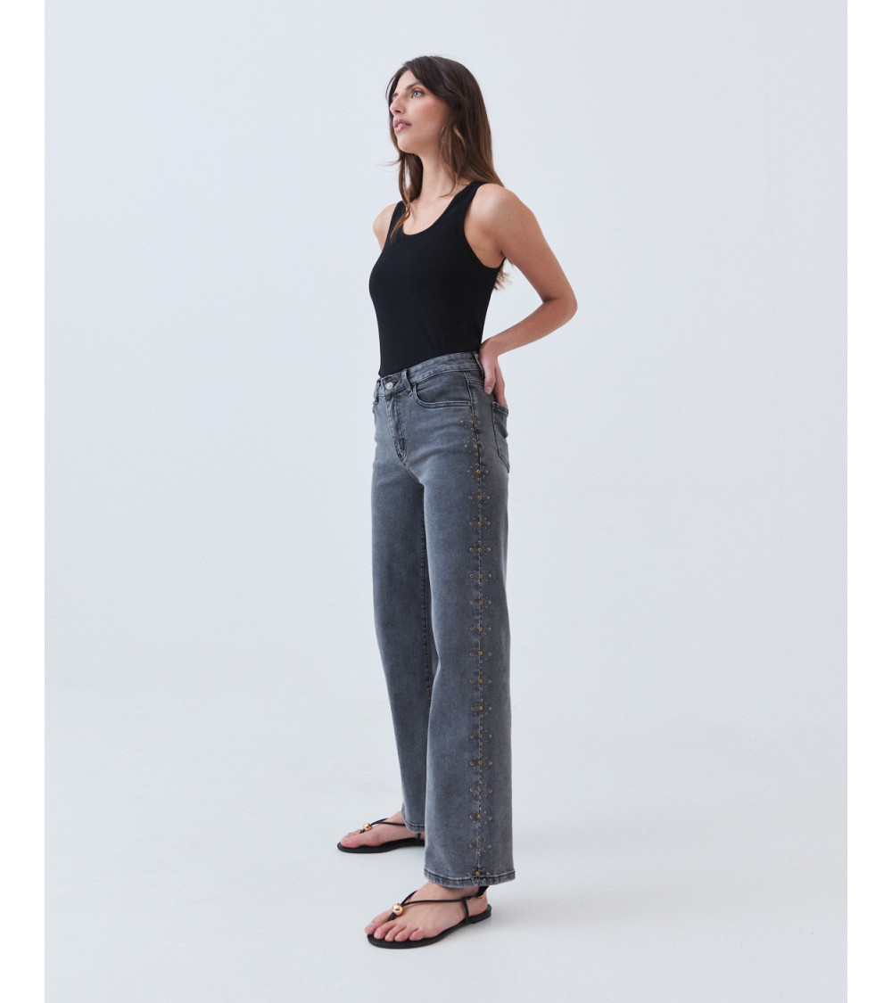 Jeans Wide Leg con Tachas Laterales y Cinco Bolsillos | MULAYA