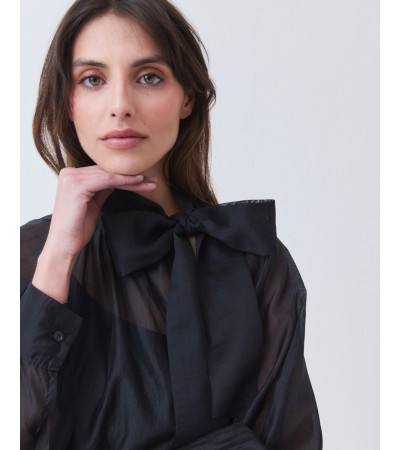 Blusa Semitransparente con Cuello Alta y Lazada | MULAYA