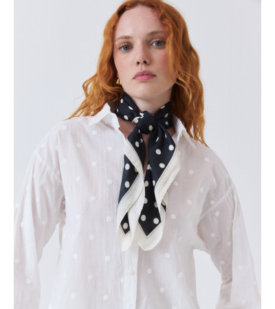 CAMISA DE PLUMETI CON CUELLO SOLAPA Y BOTONES | MULAYA