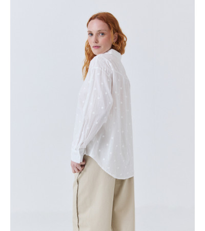 CAMISA DE PLUMETI CON CUELLO SOLAPA Y BOTONES | MULAYA