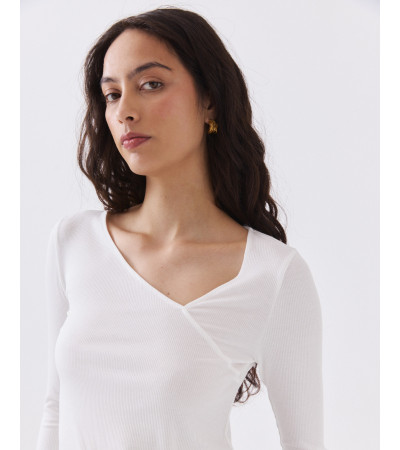 Camiseta Asimétrica de Manga Larga y Cuello Pico | MULAYA