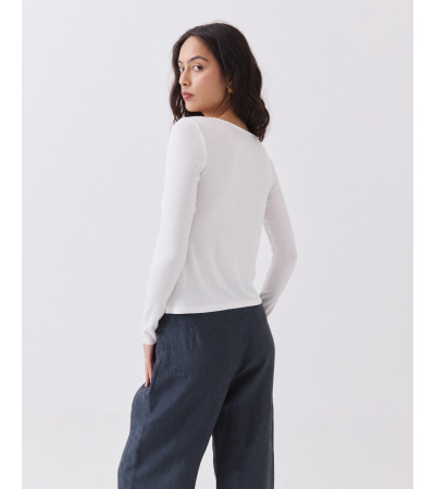 Camiseta Asimétrica de Manga Larga y Cuello Pico | MULAYA