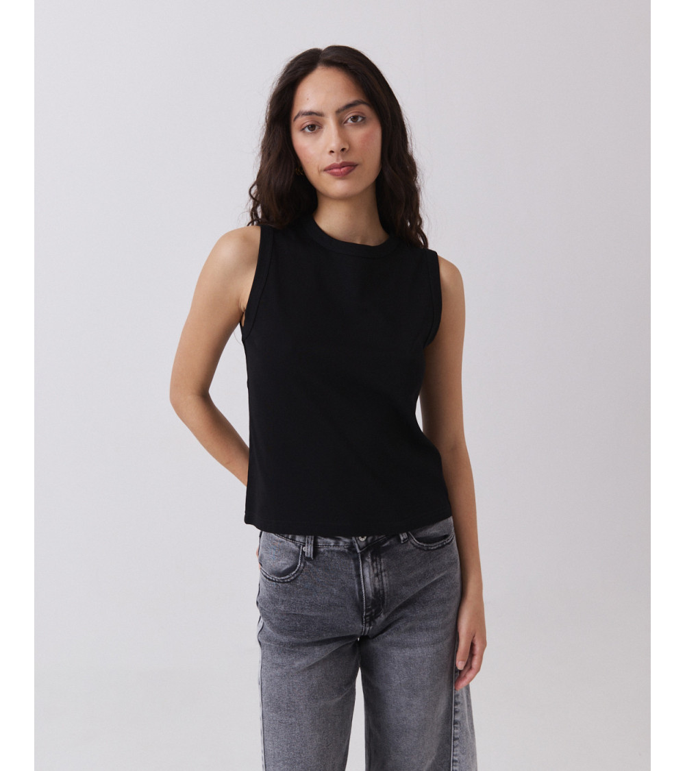 Top Básico Manga Sisa con Cuello Redondo | MULAYA