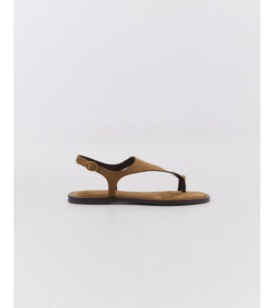 Sandalia Plana Efecto Ante con Detalle Metálico | MULAYA