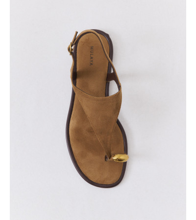 Sandalia Plana Efecto Ante con Detalle Metálico | MULAYA