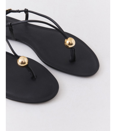 Sandalia Plana de Tiras Finas con Bolas Doradas | MULAYA