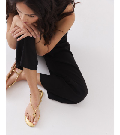 Sandalia Plana de Tiras Finas con Bolas Doradas | MULAYA