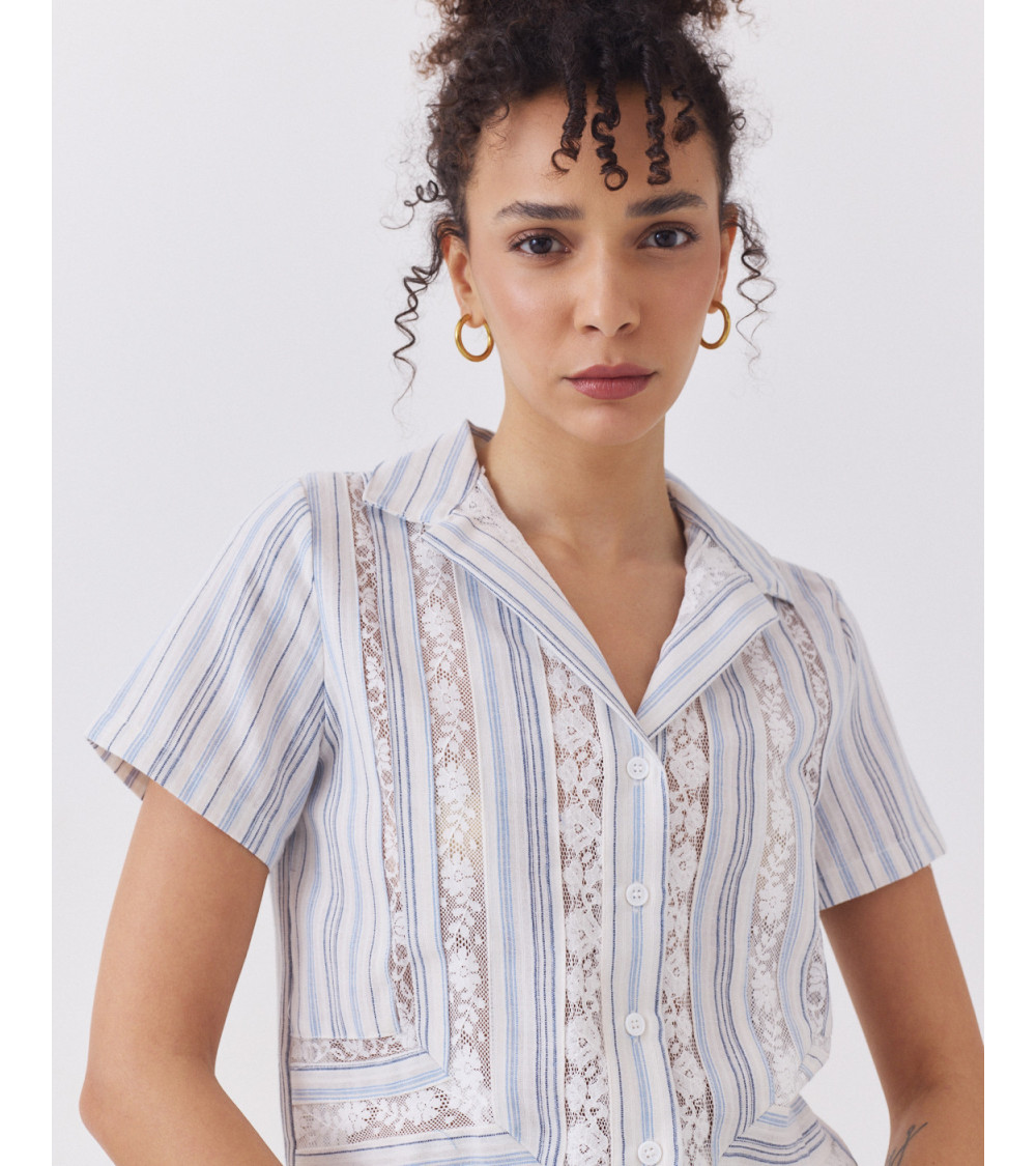 Camisa Rayas Crop con Encaje Frontal | MULAYA