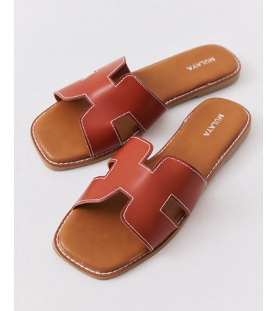 Sandalia Plana Pala "H" con Pespuntes Contraste | MULAYA