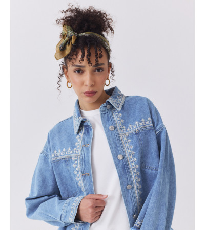 Chaqueta Denim Bordada con Bajo Desflecado | MULAYA