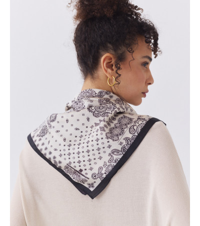 PAÑUELO BANDANA CUADRADO CON ESTAMPADO PATCHWORK | MULAYA