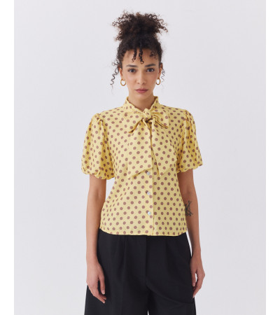 BLUSA DE LUNARES CON CUELLO LAZADO Y MANGA GLOBO | MULAYA