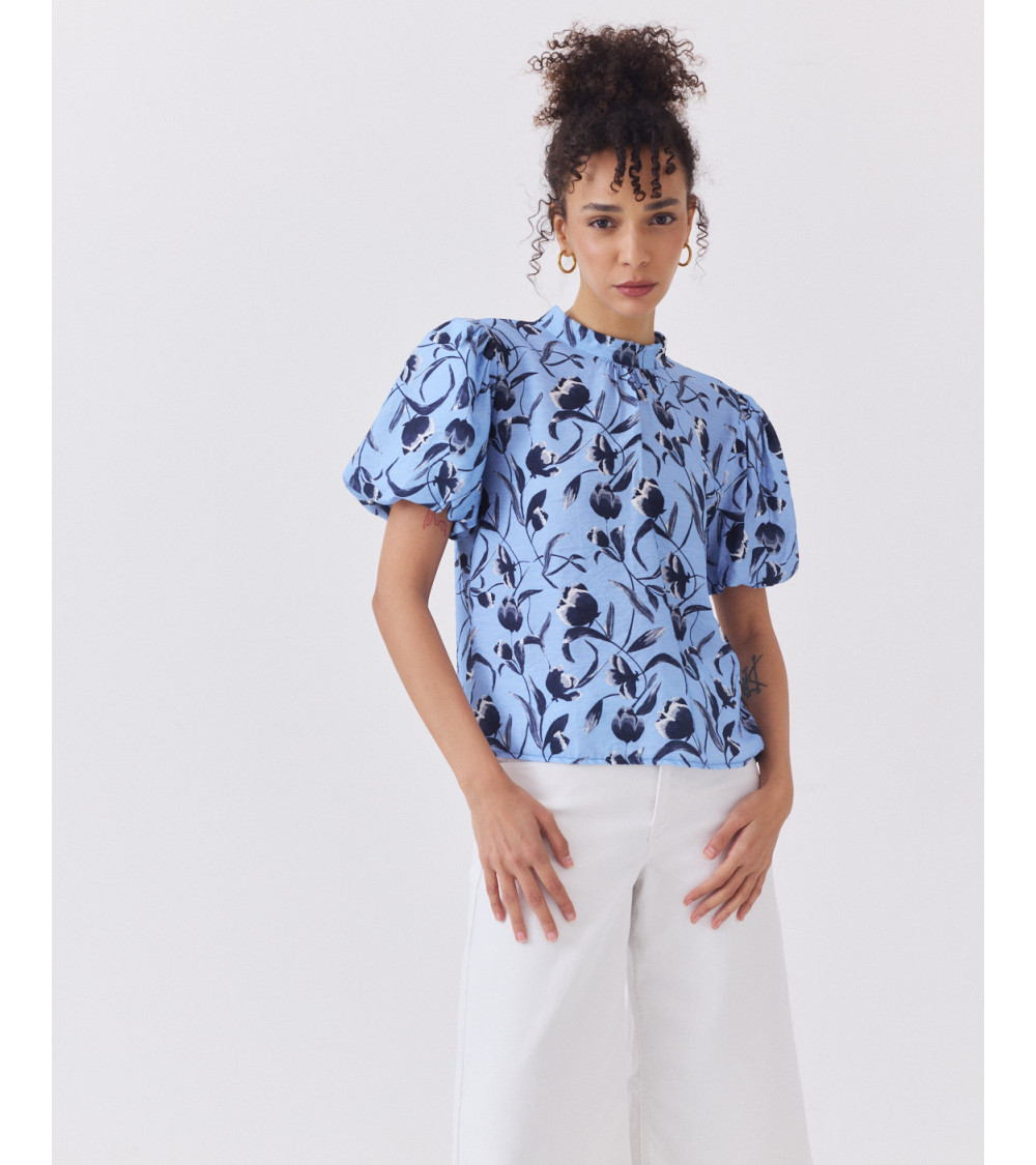 BLUSA DE MANGAS ABULLONADAS Y CUELLO MAO | MULAYA