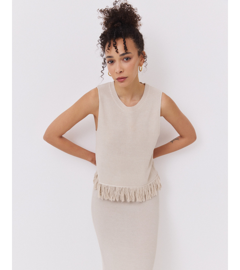 TOP DE PUNTO CON CUELLO REDONDO Y FLECOS | MULAYA