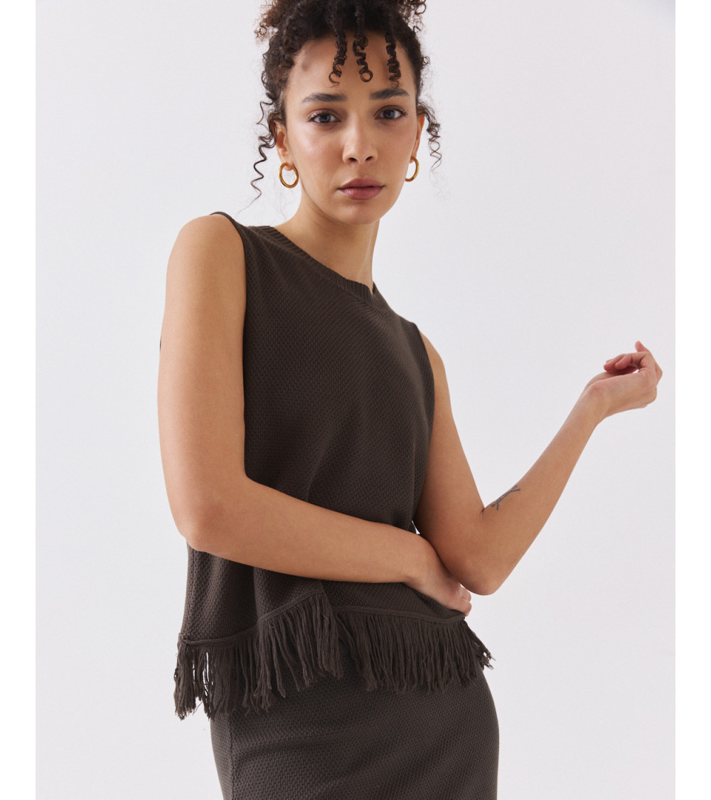 TOP DE PUNTO CON CUELLO REDONDO Y FLECOS | MULAYA