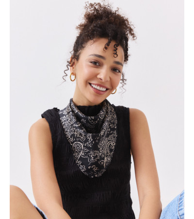 PAÑUELO BANDANA CUADRADO CON ESTAMPADO FLORAL | MULAYA