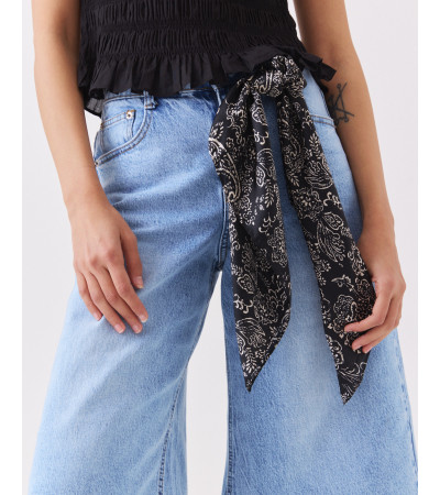 PAÑUELO BANDANA CUADRADO CON ESTAMPADO FLORAL | MULAYA