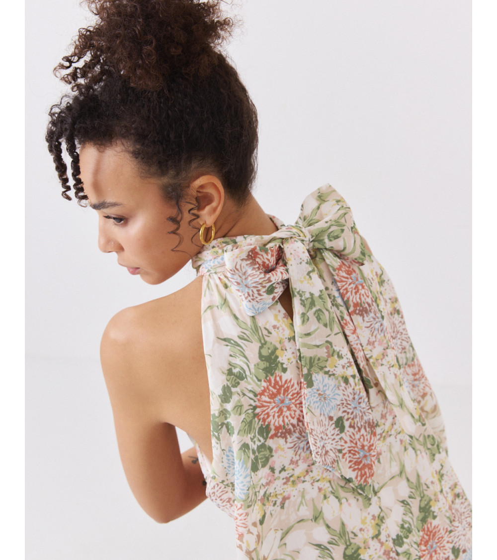 VESTIDO LARGO CON CUELLO HALTER Y ESCOTE TRASERO | MULAYA