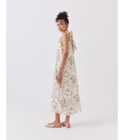 VESTIDO LARGO CON CUELLO HALTER Y ESCOTE TRASERO | MULAYA