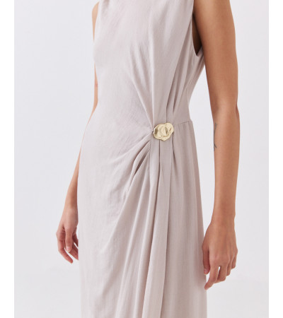 VESTIDO LARGO CON APLIQUE DORADO Y FRUNCIDO | MULAYA