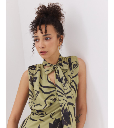 VESTIDO MIDI CON CUELLO LAZADO Y HOMBRERAS | MULAYA