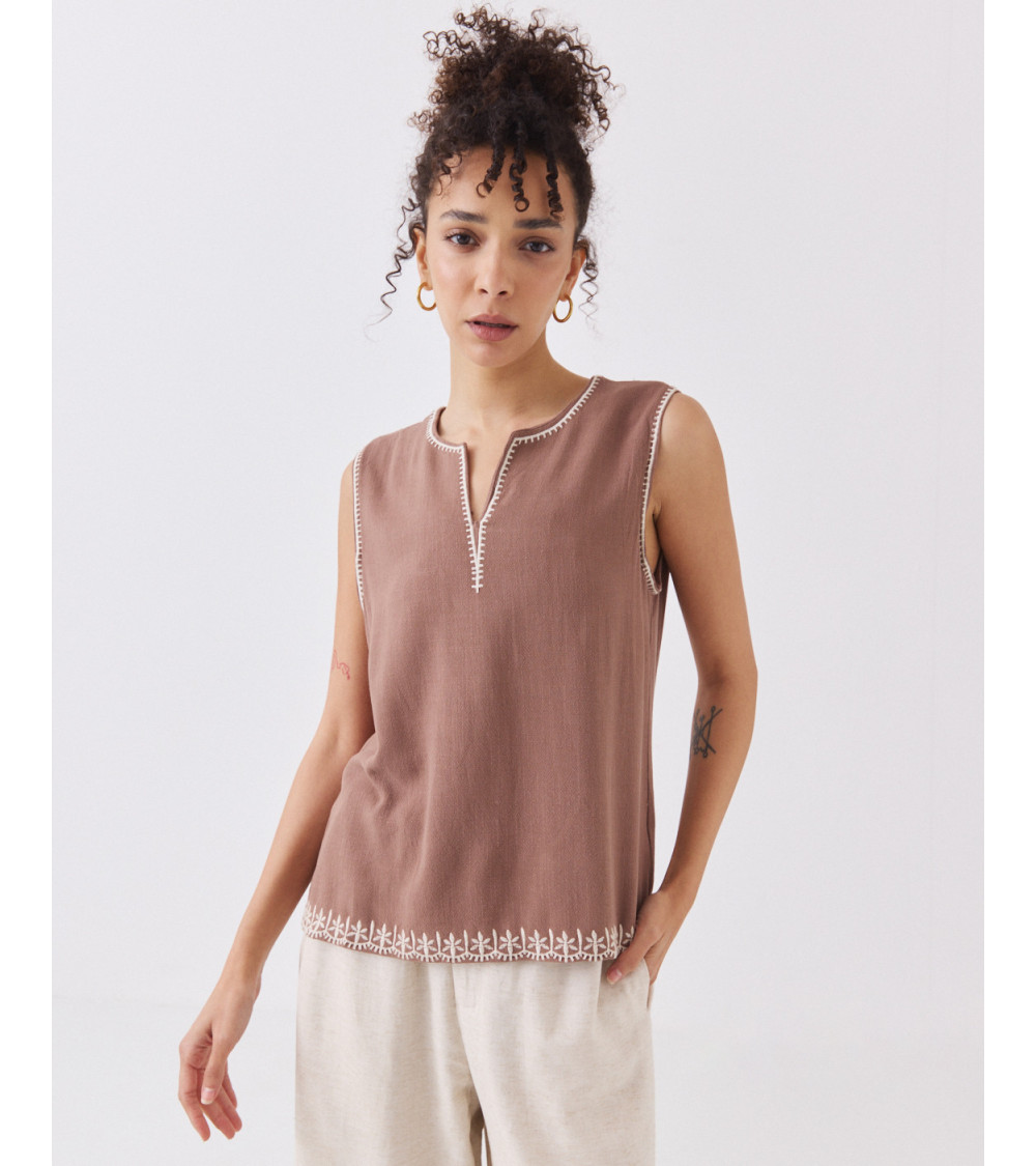 BLUSA CUELLO V BORDADOS SISA | MULAYA