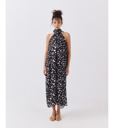 VESTIDO LARGO CON CUELLO HALTER Y ESCOTE TRASERO | MULAYA