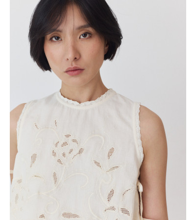 TOP DE ALGODÓN BORDADO CON LAZADAS LATERALES | MULAYA
