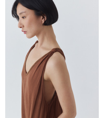 VESTIDO LARGO CUELLO PICO CON DETALLES BRILLANTES | MULAYA