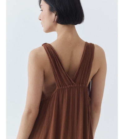 VESTIDO LARGO CUELLO PICO CON DETALLES BRILLANTES | MULAYA