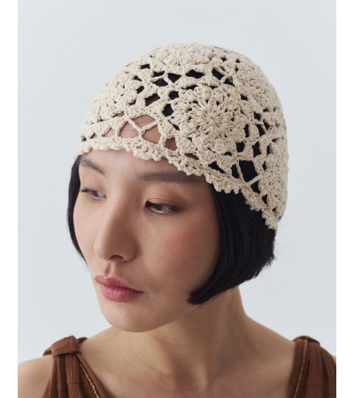GORRO DE CROCHET CON TEJIDO FLORAL CALADO | MULAYA