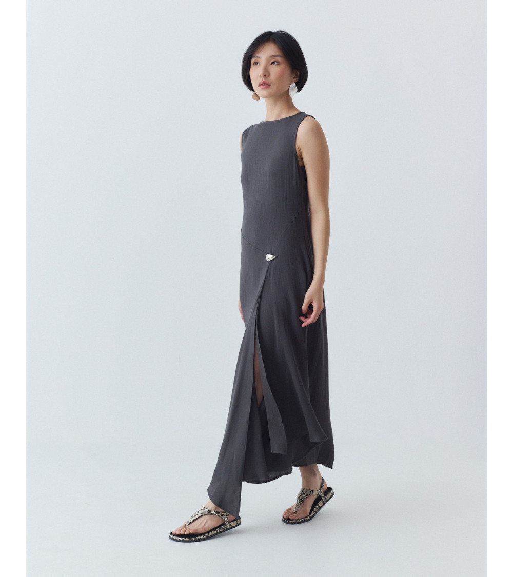 VESTIDO LARGO CON APLIQUE DORADO | MULAYA