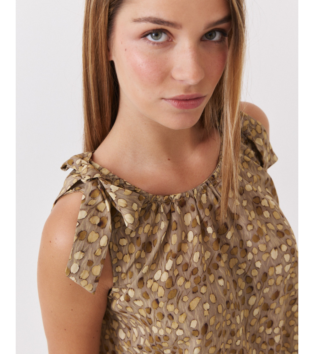 TOP ESTAMPADO CON LAZOS EN HOMBROS | MULAYA