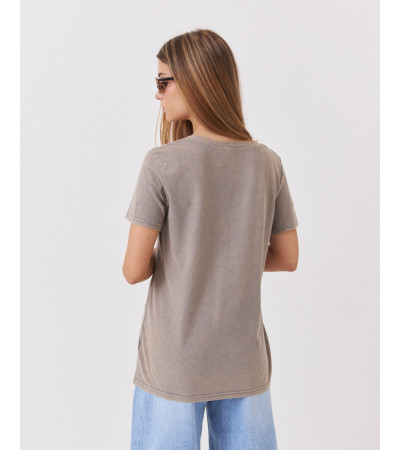 CAMISETA BÁSICA DE MANGA CORTA CON CUELLO EN V | MULAYA