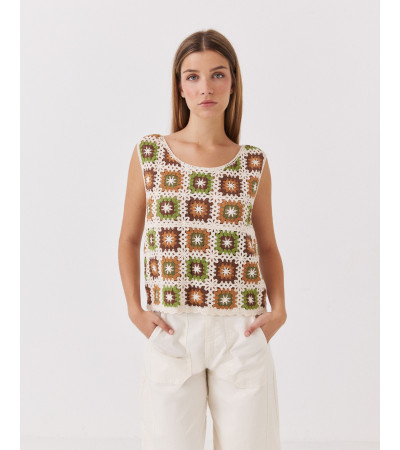 TOP DE CROCHET CON CUELLO OVALADO Y BORDADOS | MULAYA
