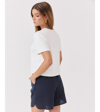 PANTALÓN CORTO CON PINZAS Y BAJO REDONDEADO | MULAYA