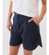 PANTALÓN CORTO CON PINZAS Y BAJO REDONDEADO | MULAYA