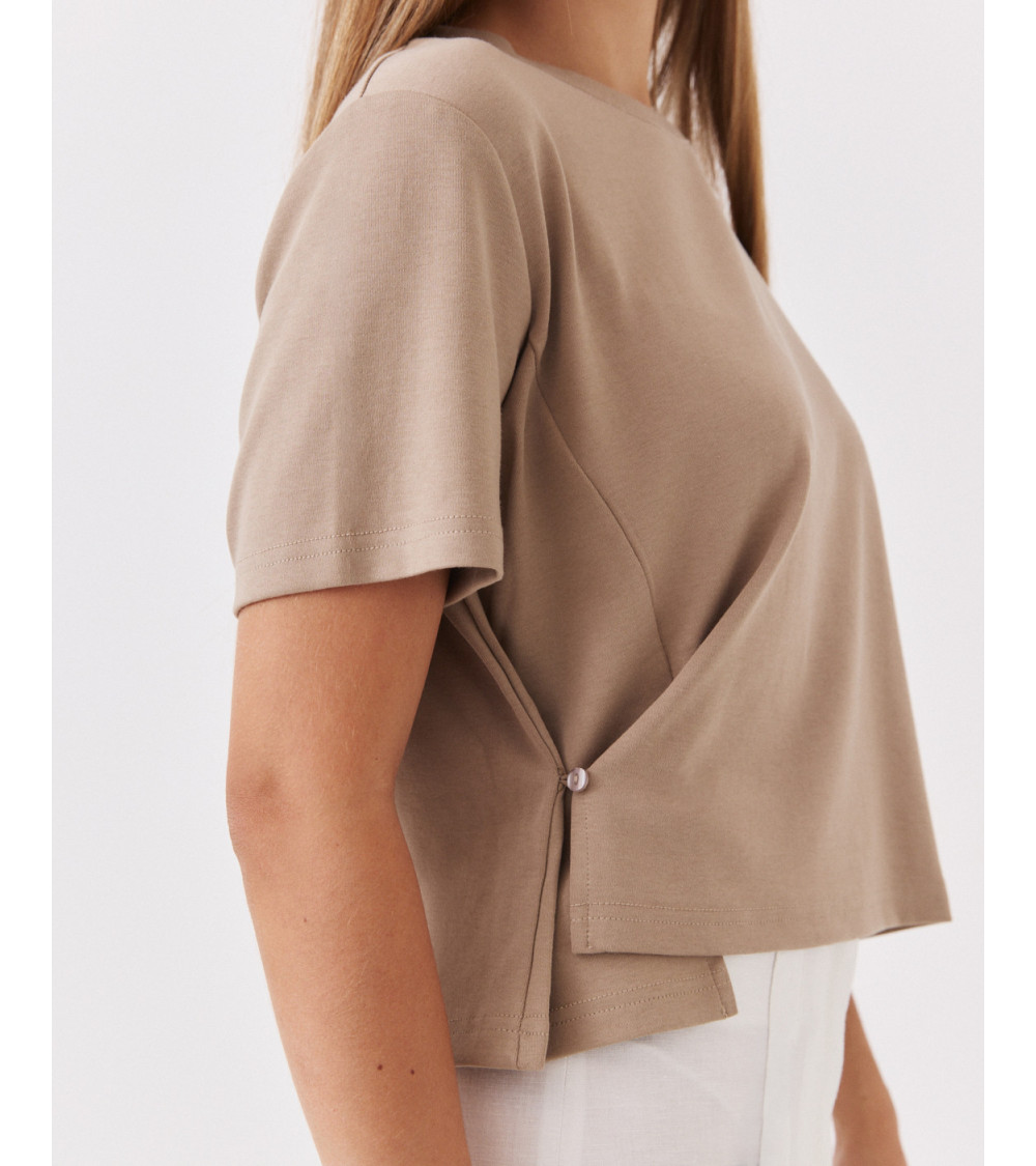 CAMISETA CROP BOXY FIT CON CUELLO REDONDO | MULAYA