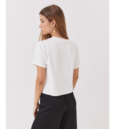 CAMISETA CROP BOXY FIT CON CUELLO REDONDO | MULAYA