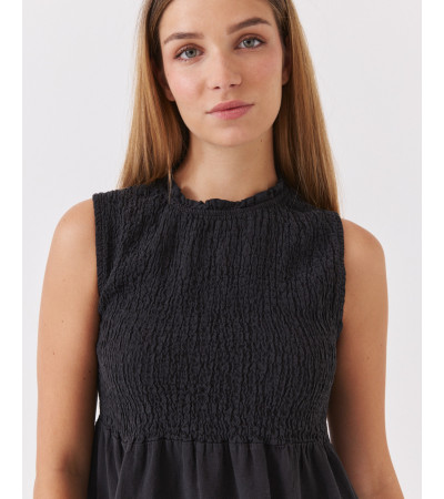 TOP NIDO DE ABEJA CON CUELLO VOLANTES Y CORTE PEPLUM | MULAYA